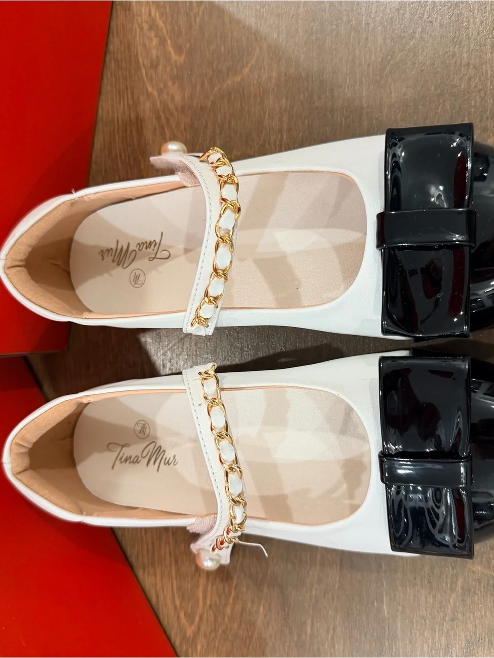Tina Mur White and Black patent bow Mary Jane Flats size 34 Girls